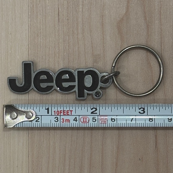 Jeep Black and Silver Logo Key Holder - Picture 3 of 4